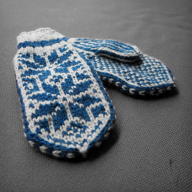 Stranded Mittens Class - Sunday, 10/12, 10/26, 11/9, 11am to 12:30pm