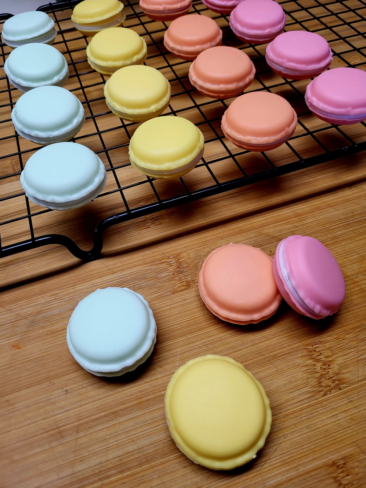Macaroon stitch marker box and stitch markers